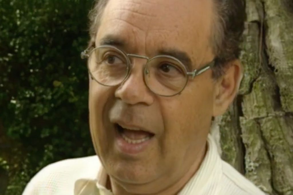 Gianni Boncompagni: il genio dietro “Domenica In” e “Non è la Rai” protagonista della tv italiana.