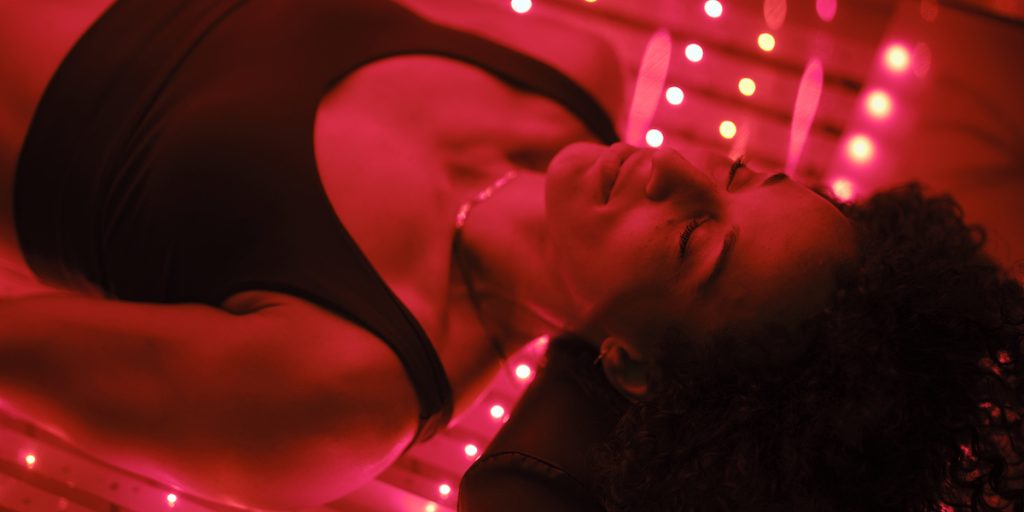 Luce rossa: scopri i benefici della terapia con luce rossa e il suo funzionamento.