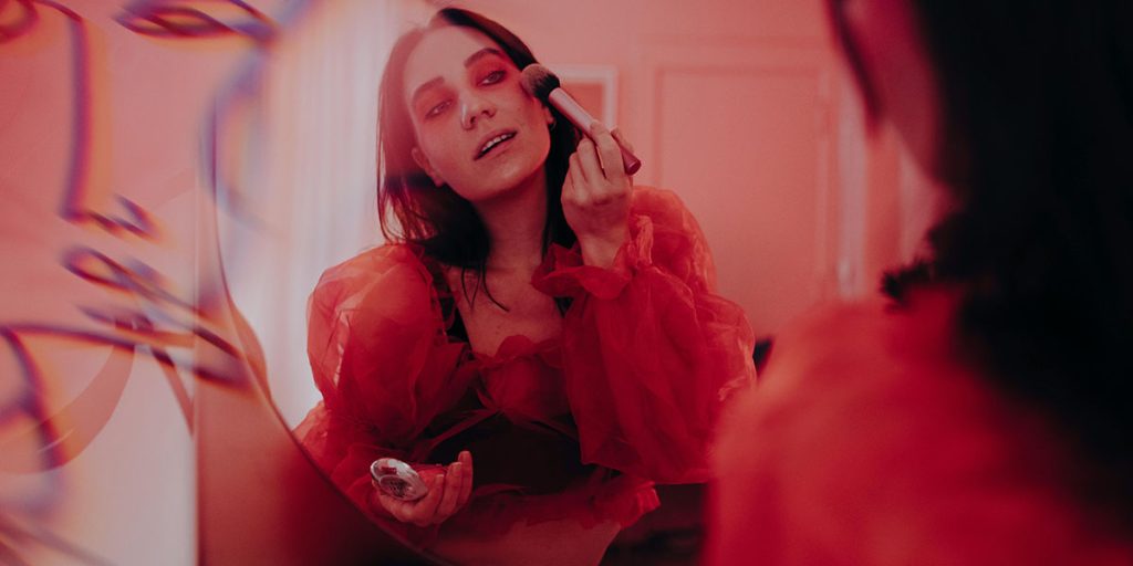 Brat Beauty: celebriamo l’imperfezione con uno stile unico nel mondo della bellezza.