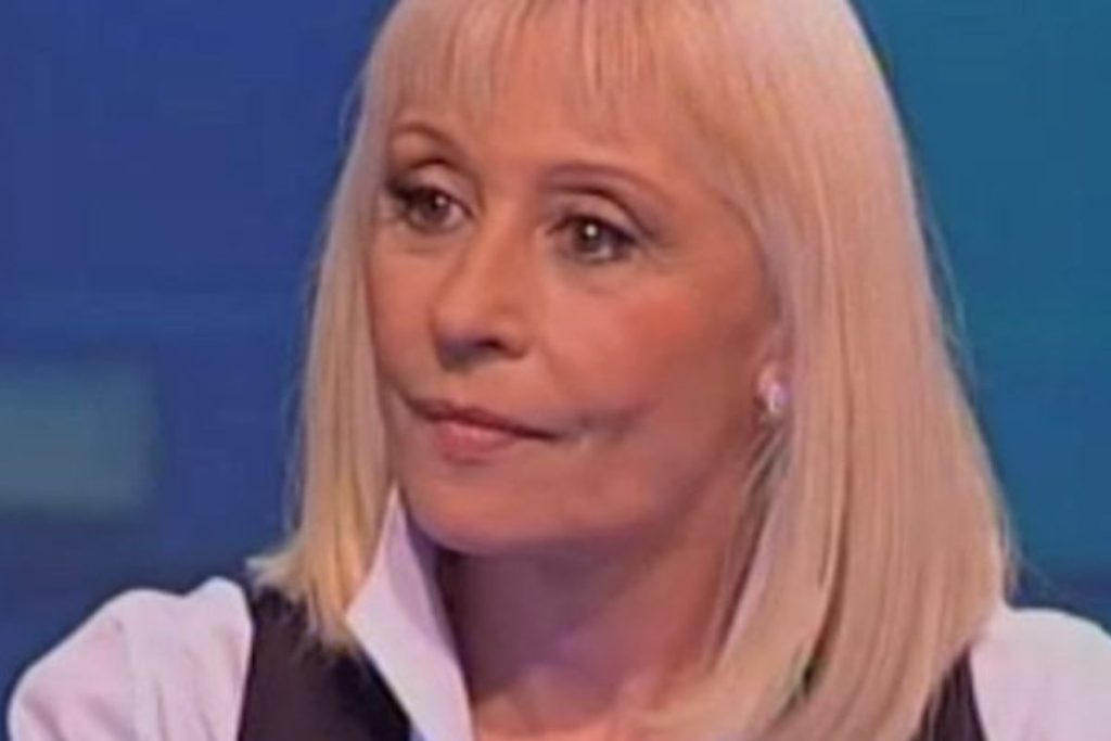 Raffaella Carrà: icona pop della TV italiana, scomparsa a 78 anni per un tumore.