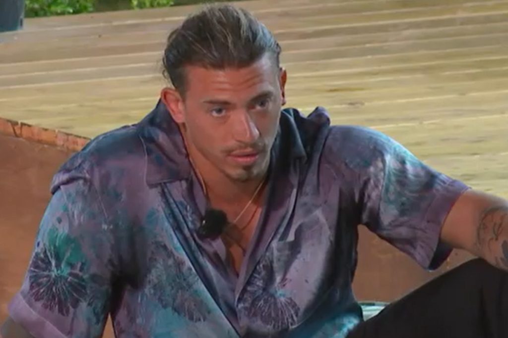 Simone tradisce Sonia a Temptation Island 2025 e si pente: il falò della verità!