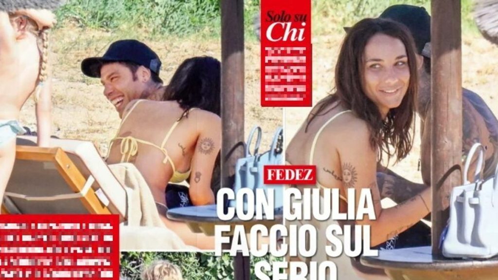 Fedez e la sua famiglia: momenti felici al mare con fidanzata e figli.
