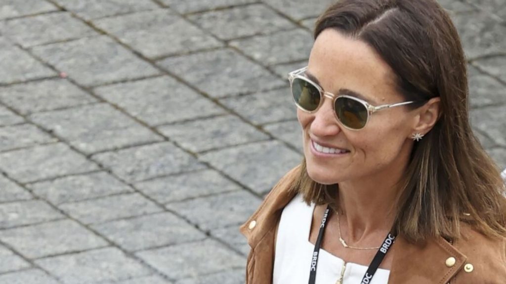 Pippa Middleton: Una Vita Riservata nel Berkshire Pippa Middleton, sorella della celebre Kate...