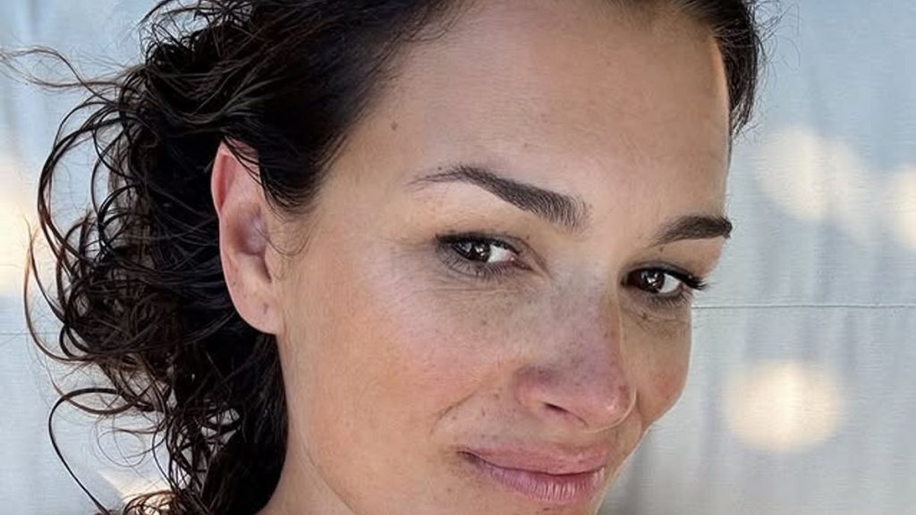 Alena Seredova: Un’Estate da Ricordare al Mare con la Famiglia La Bellezza dei Momenti Familiari...