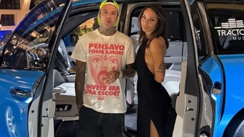 Il Primo Bacio Social di Fedez e Giulia: Un Momento Indimenticabile La Storia di un Grande Amore Il...