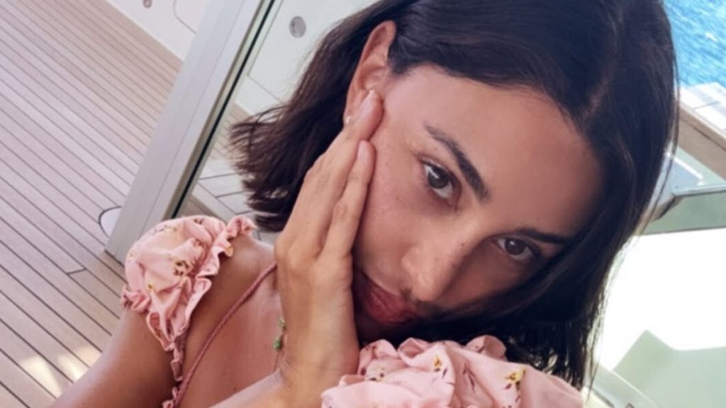 Belen risponde alle polemiche: “Il benzinaio non rispetta le donne”.