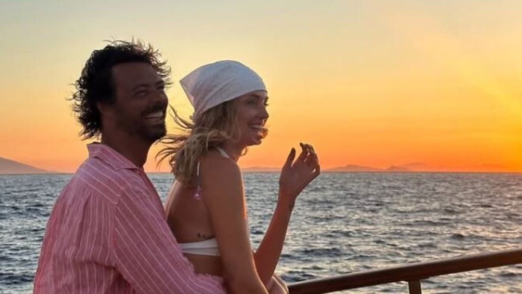 Chiara Ferragni e Giovanni Tronchetti Provera ufficializzano il loro amore con un dolce abbraccio social.