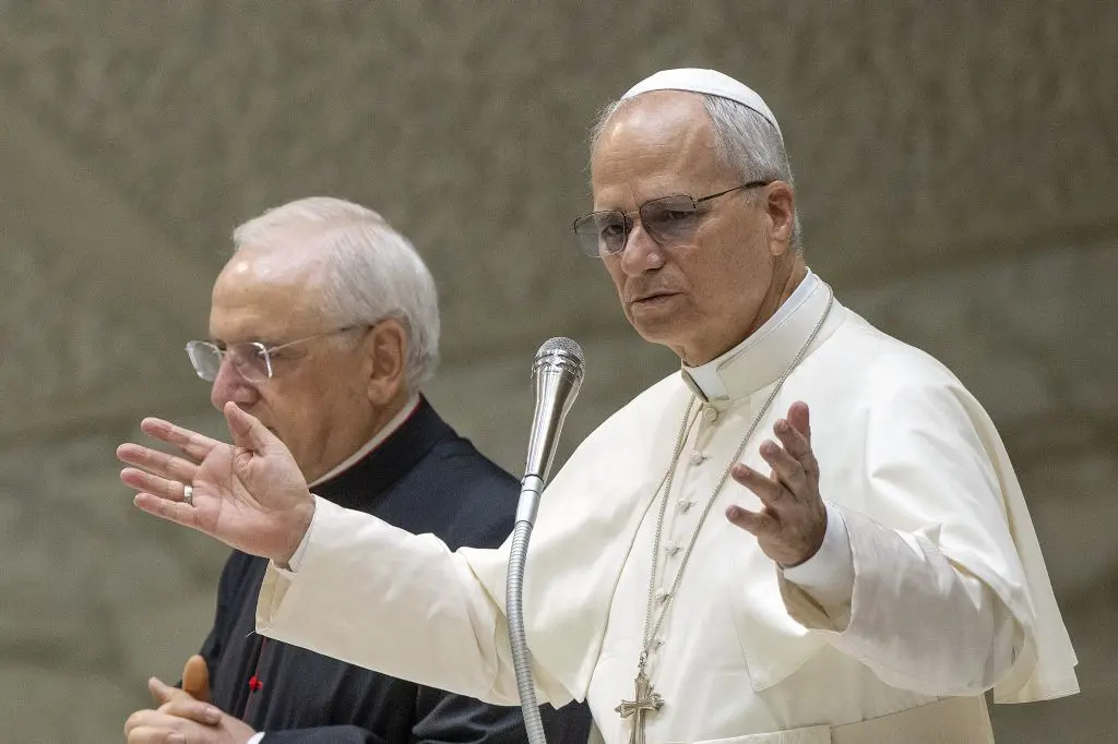 Papa Leone riduce i poteri dello Ior, apre agli investimenti e promuove trasparenza finanziaria.