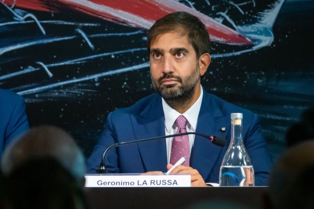 Sicurezza stradale scolastica: La Russa propone innovazioni tecnologiche per proteggere i giovani.