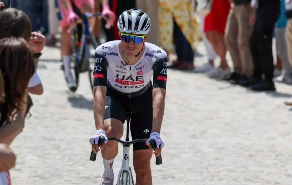 Ayuso trionfa nella settima tappa della Vuelta, mentre Traeen conserva la maglia rossa.