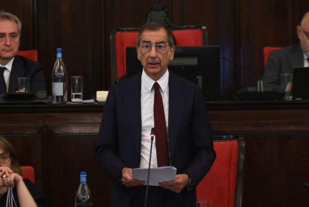 Milano: Il Modello di Sviluppo e le Critiche Recenti MILANO (ITALPRESS) – Il sindaco di Milano...