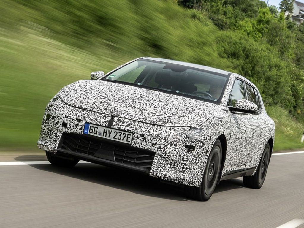 Il Nuovo EV4 di Kia: Prestazioni e Durata Senza Compromessi MILANO (ITALPRESS) – Kia presenta l'EV4...