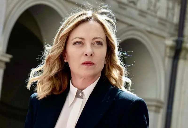 La premier Giorgia Meloni esprime il suo disappunto verso l'opposizione, accusandola di diffondere...