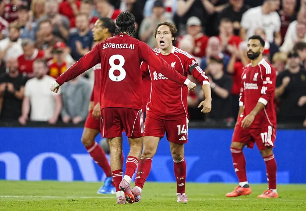 Jota e Chiesa brillano: Liverpool batte Bournemouth 4-2 in una sfida emozionante.