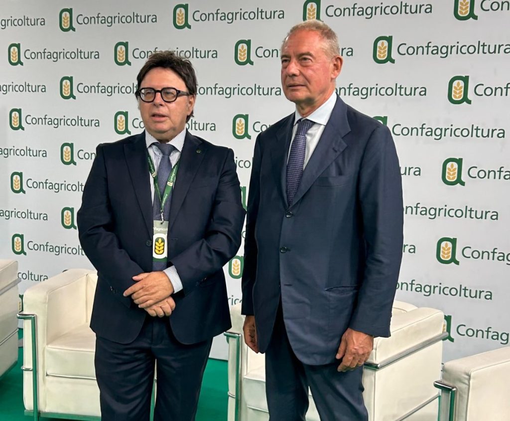 Urso inaugura lo stand di Confagricoltura a Rimini: eventi e novità per il settore.