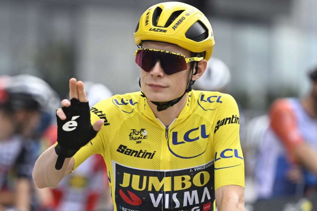 Vingegaard spettacolare alla Vuelta, Traeen preserva la maglia rossa con un’ottima performance.