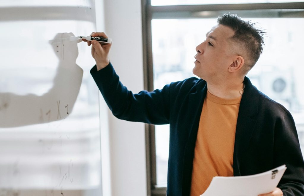 Scuola, MIM: Oltre 50 mila assunzioni previste. Sindacati contestano i numeri sui precari.