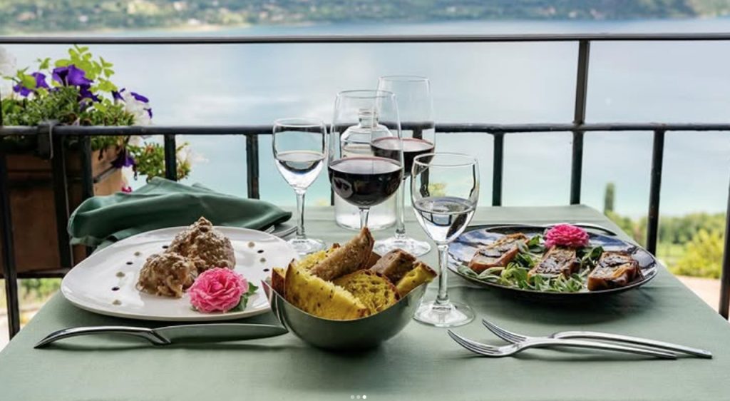 Scopri il trend delle mini-porzioni nei ristoranti: un’esperienza gourmet da assaporare!