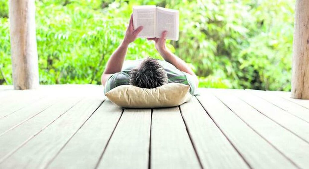 Digital Detox: Il Potere Rigenerante del Silenzio Tra Monasteri Tibetani e Spa di Lusso