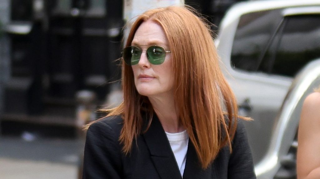 Julianne Moore’s effortless summer style: Birkenstocks and white jeans redefined.