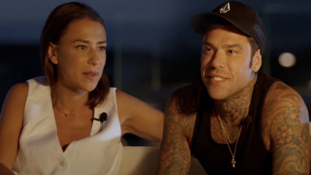 L’assistente di Fedez svela: “Per lavorare con lui ci vuole molta pazienza.”