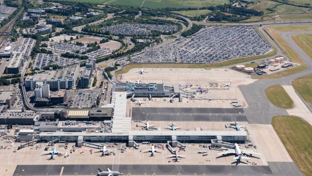 Chiusura pista Birmingham Airport: dettagli sulla situazione e conseguenze per i viaggiatori.