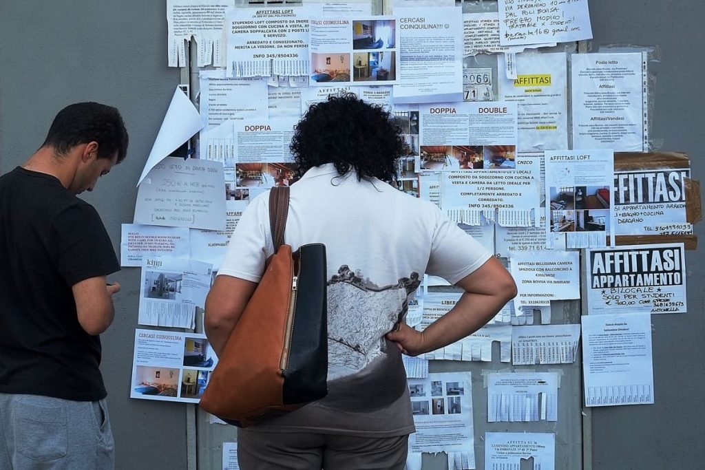 Caro-affitti limita la mobilità lavorativa: ecco come influisce sulla scelta dei professionisti.