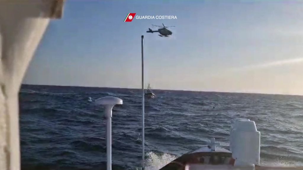 Naufragio Tragico a Lampedusa: 27 Vittime Tra Cui una Bambina Intervento della Guardia Costiera...