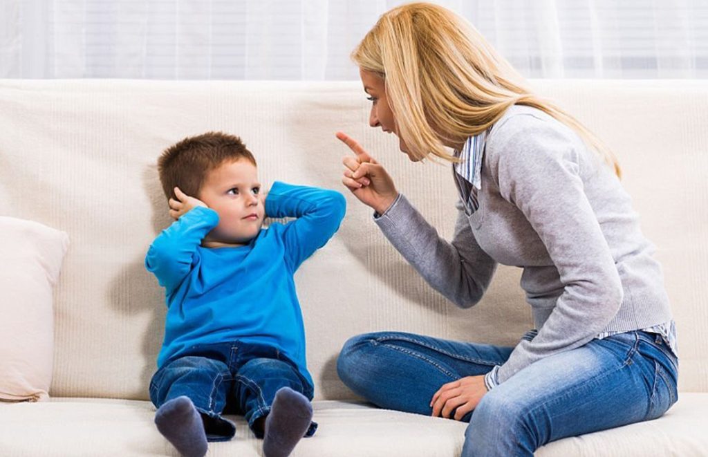 “Dire sempre ‘sì’: l’illusione educativa che danneggia i figli”, spiega lo psicologo.