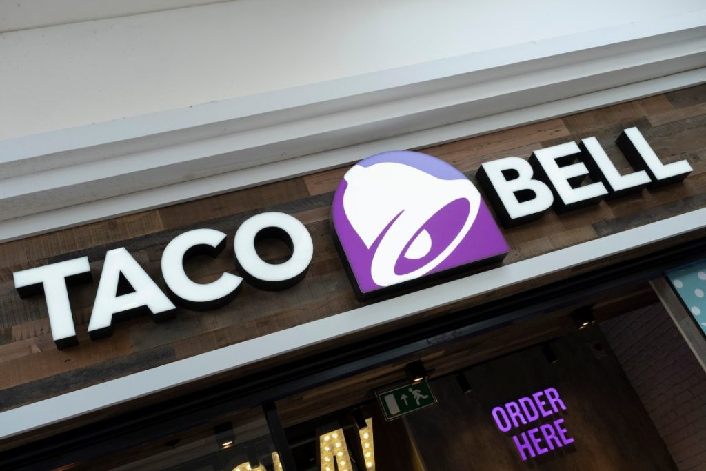 Taco Bell e l’uso dell’Intelligenza Artificiale: Un Riesame Attivo Taco Bell, la famosa catena di...