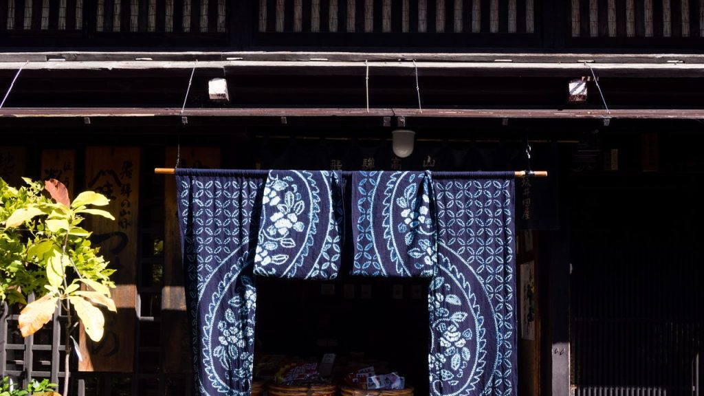 Scopri Gero: Un Tesoro Nascosto del Giappone Parte di "Uncovering Japan", questa collezione di...