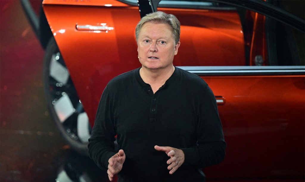 Henrik Fisker, fondatore della startup di auto elettriche Fisker Inc., insieme alla moglie Geeta, ha...