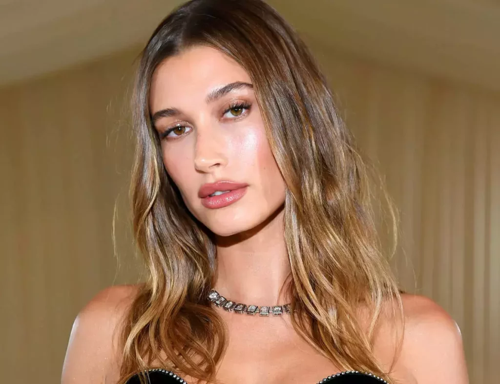 Sguardo magnetico: trucco rock per palpebre lucide e seducenti.