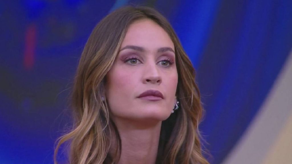 Helena Prestes annuncia azioni legali imminenti: ‘Preparatevi a ricevere lettere formali.’