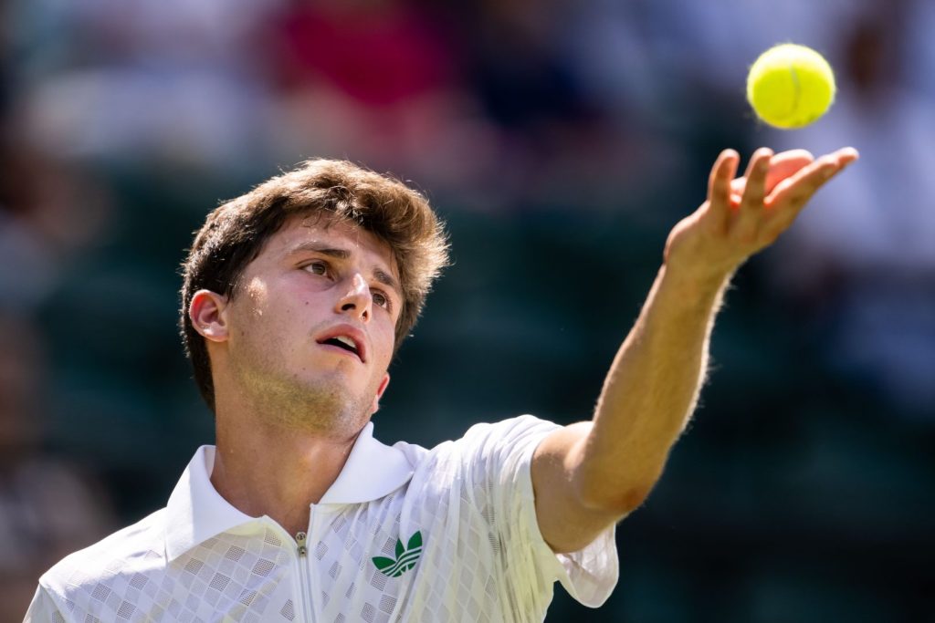 Nardi trionfa su Shapovalov e avanza al terzo turno di Cincinnati con Sinner e Sonego.
