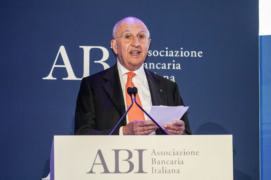 Nel 2024, il digital banking in Italia mostra un significativo incremento, secondo il...