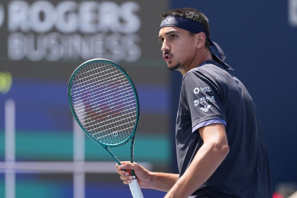 Lorenzo Sonego Avanza al Terzo Turno del Cincinnati Open CINCINNATI (USA) - Lorenzo Sonego conquista...