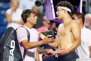 Cobolli sconfitto da Shelton a Toronto, Swiatek elimina a sorpresa a Montreal.