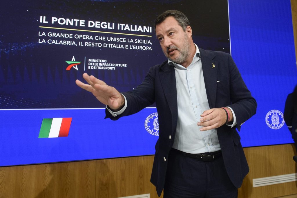 Il vicepremier e ministro dei Trasporti, Matteo Salvini, ha dichiarato che Italia è vicina a...