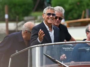 George Clooney protagonista crepuscolare in ‘Jay Kelly’ di Baumbach a Venezia.