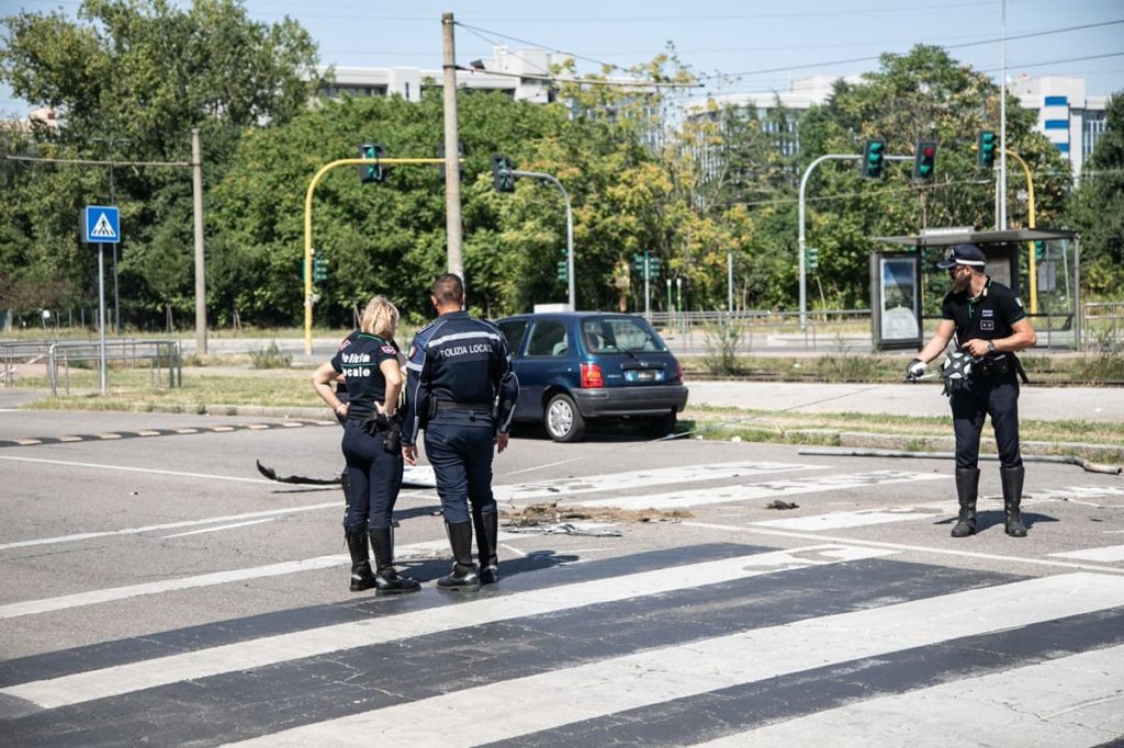 Donna morta a Milano: auto pirata francese rubata coinvolta nell’incidente.