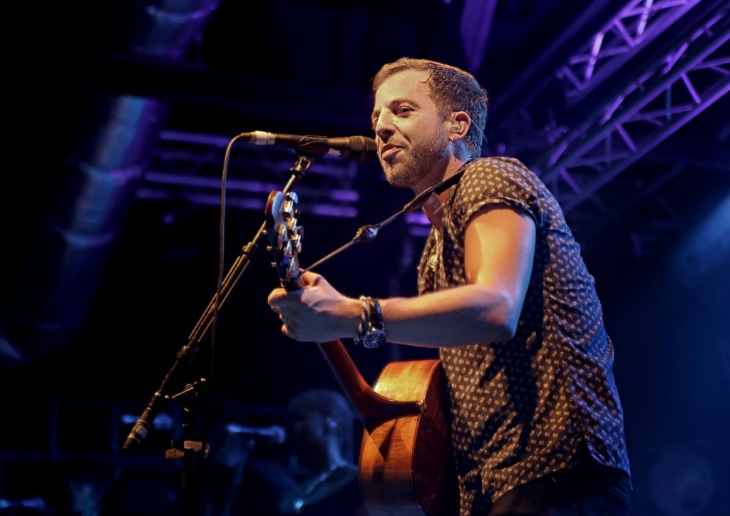 James Morrison annuncia il nuovo singolo “Cry Your Tears On Me”, in uscita il 3 ottobre.
