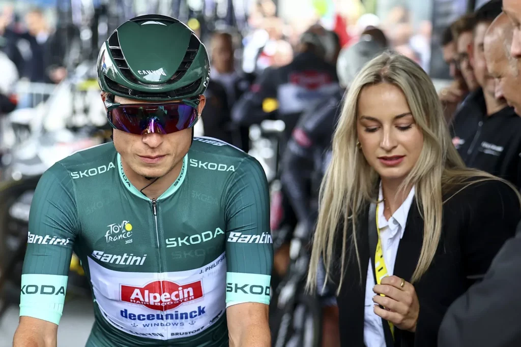 Philipsen trionfa in volata nella prima tappa della Vuelta da Torino a Novara.