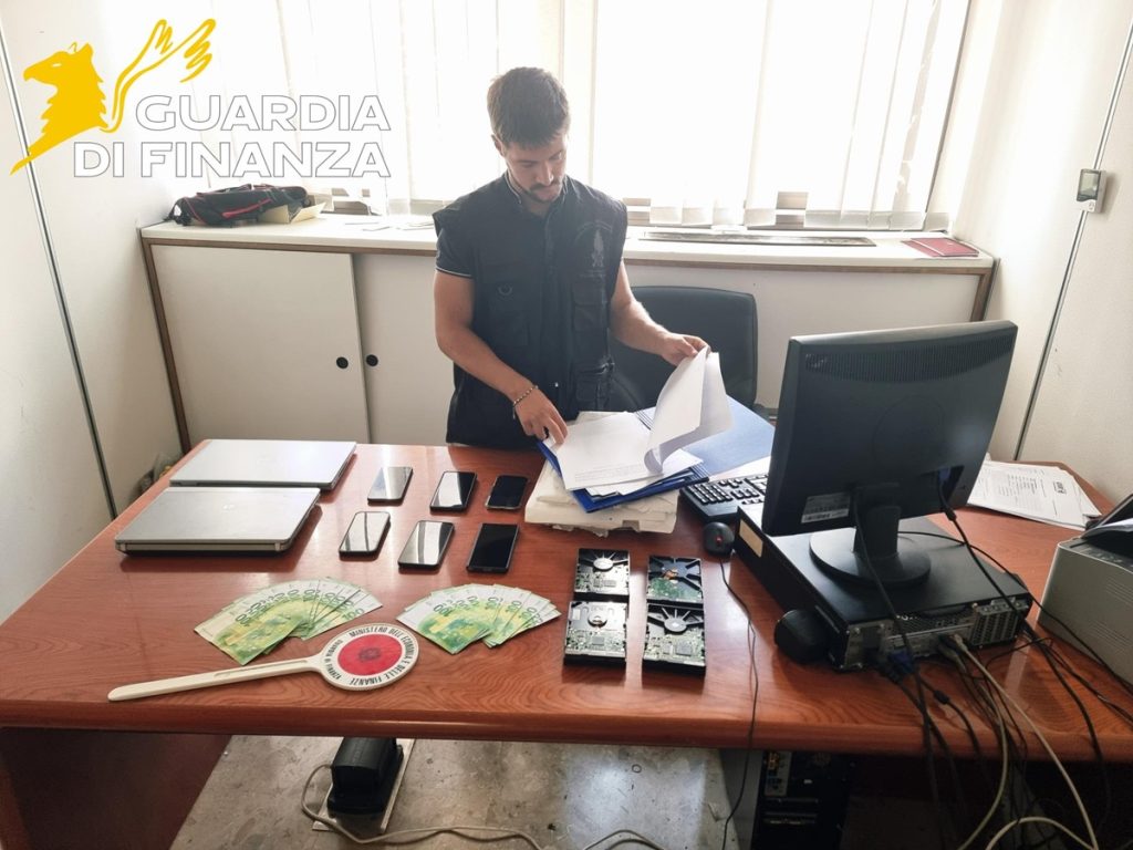 Fideicommissi falsi per appalti pubblici: 4 misure cautelari imposte.