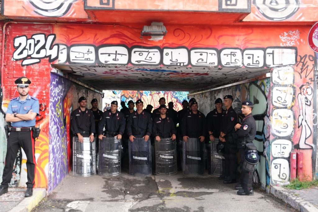 Corteo il 6 settembre: attivisti protestano contro lo sgombero del centro sociale Leoncavallo.