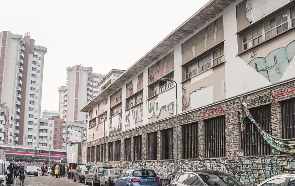 Milano, sgomberato il Leoncavallo: Salvini annuncia fine dell’illegalità dopo decenni.