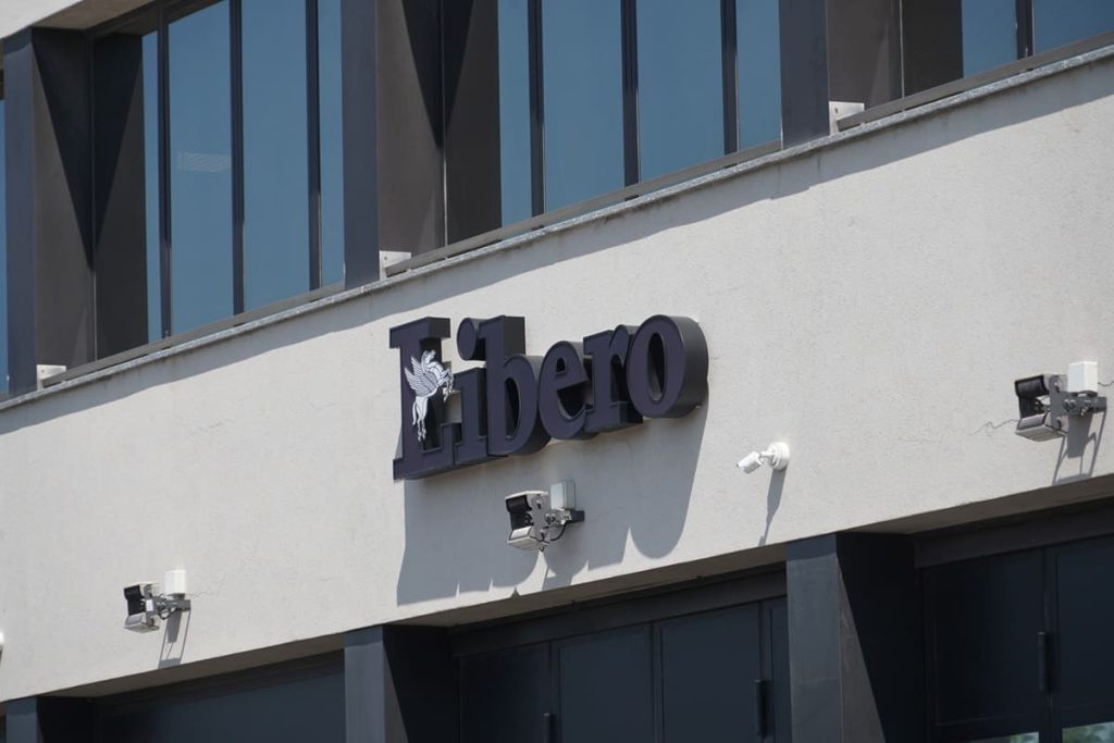 Solidarietà per Il Tempo e Libero: Meloni e politici uniti contro le minacce.