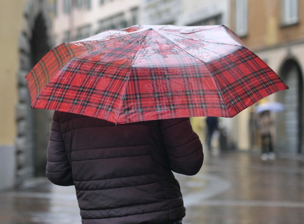 Maltempo: allerta gialla per piogge e temporali in 11 regioni del Sud Italia.