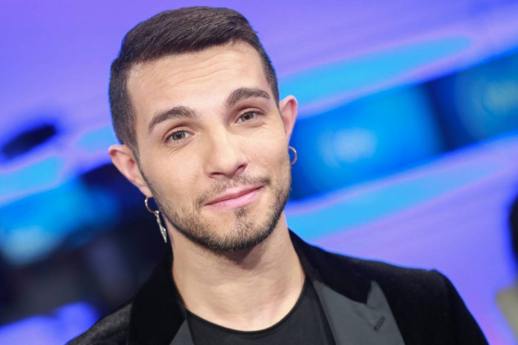 Marco Carta, dopo il malore: “L’operazione non ha risolto, non ero pronto per Amici”.