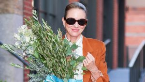 Un Classico Intramontabile: Jeans, Camicia e Blazer Quando si parla di abbigliamento che si abbina...